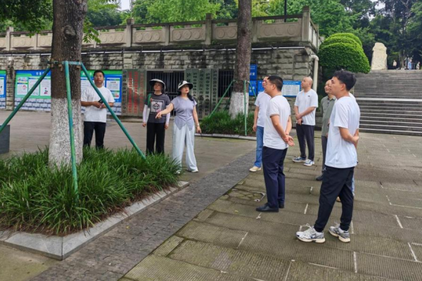 興綠園林公司開(kāi)展防洪防汛地質(zhì)災(zāi)害綜合督導(dǎo)檢查暨現(xiàn)場(chǎng)安全環(huán)保工作會(huì)